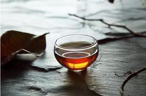 喝熟普洱茶的功效（喝熟普洱茶有什么功效和作用）